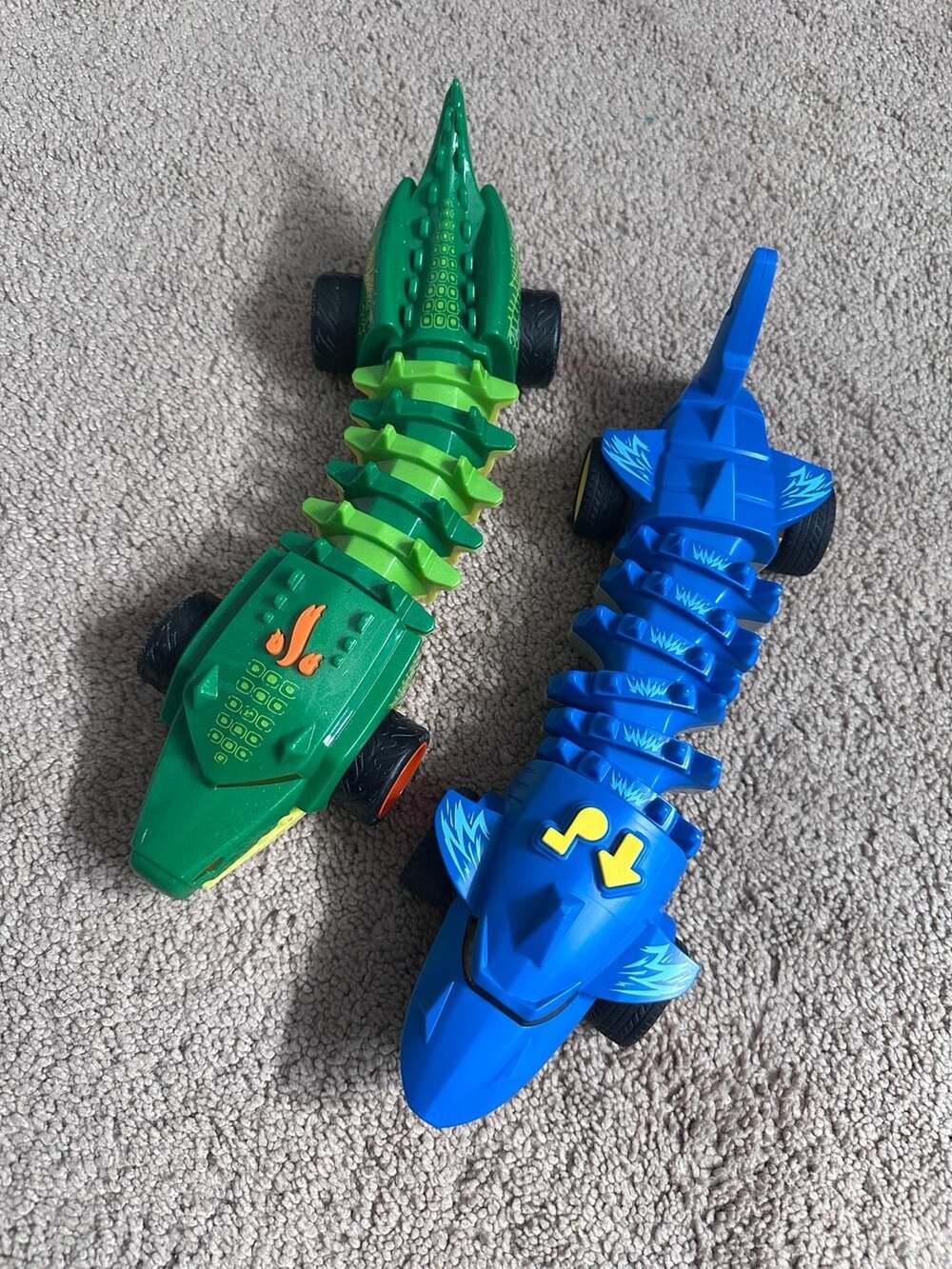 Set of 2 Hot Wheels Mutant Machines Light & Sound Slithering Vehicles (Crocodile